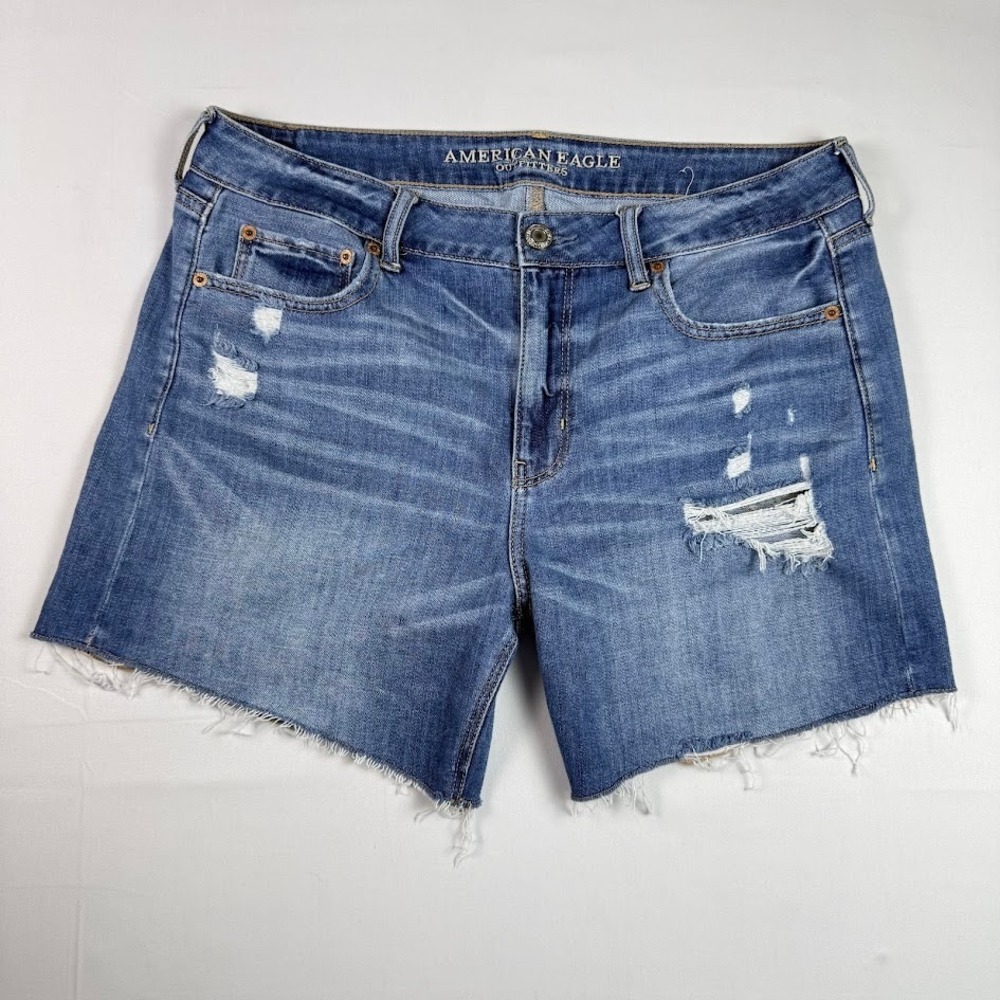 American Eagle Tomgirl Midi Distressed Denim Shorts Medium Wash Blue Womens 12